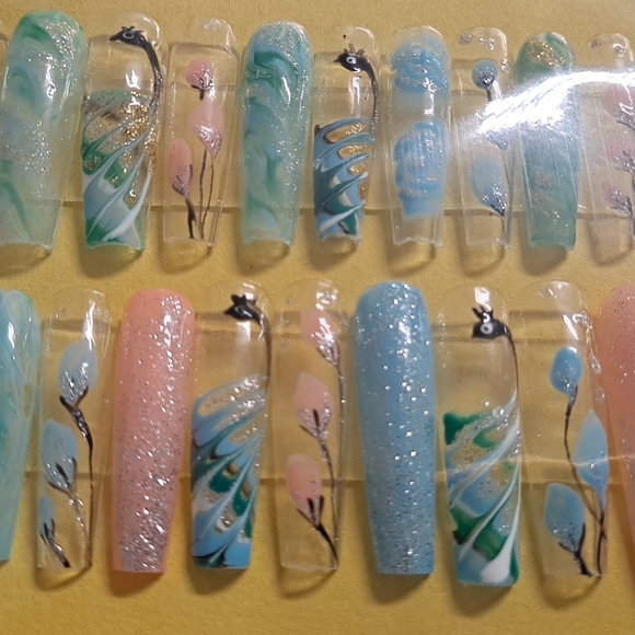 Press on nails - Picture 2 of 4